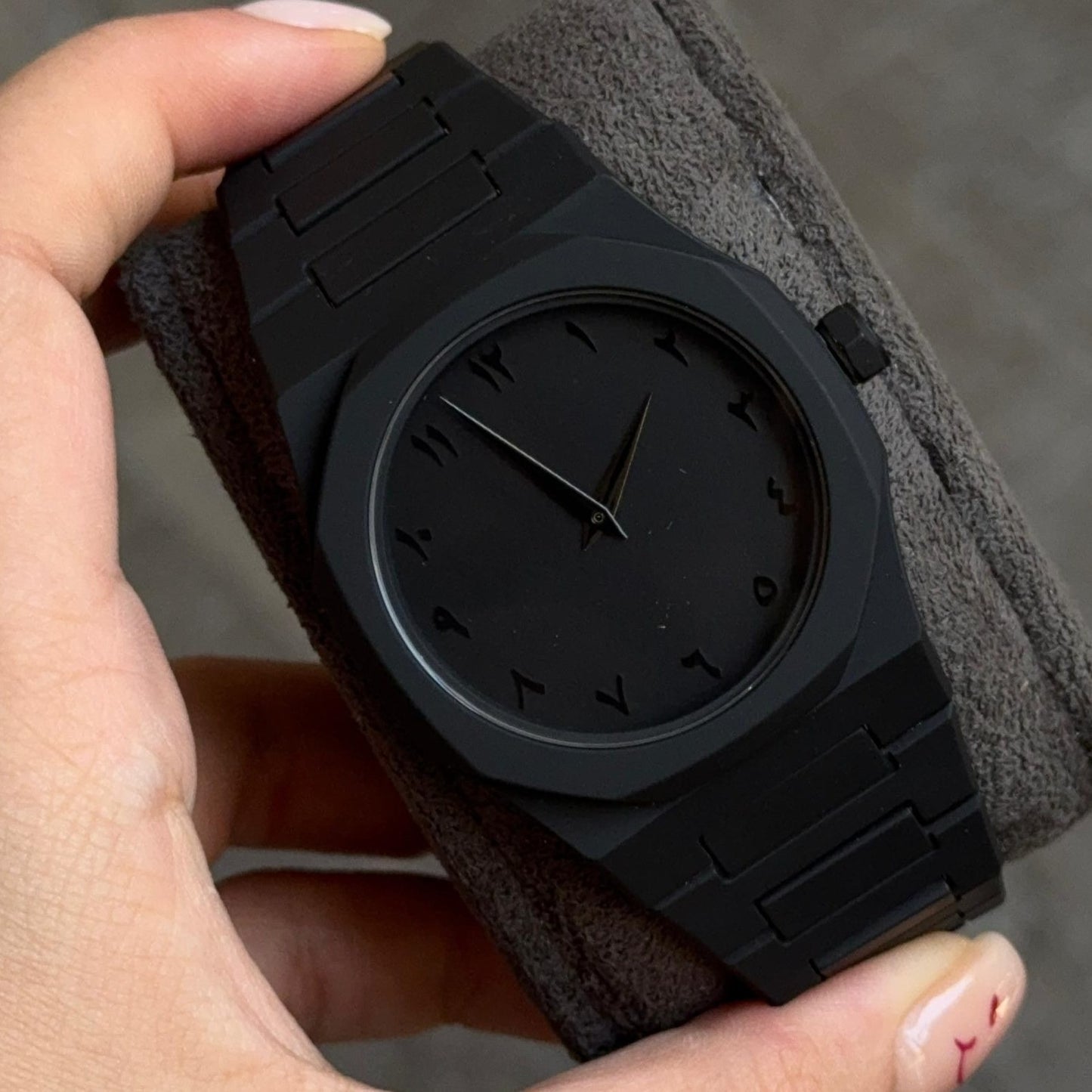Black Aura Couple Watch Set – Elegant Matching Design