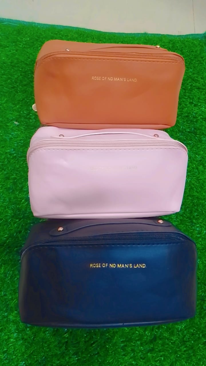Large Capacity Travel Cosmetic Bag | Random colours