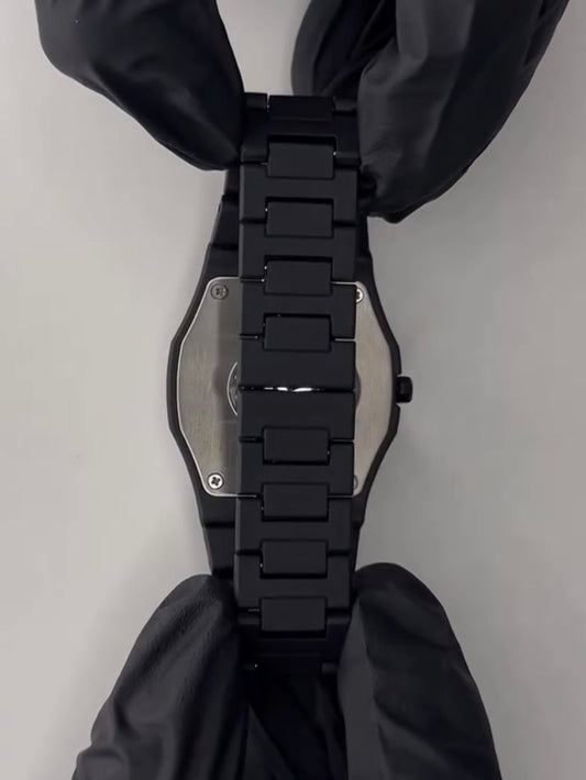 Black Minimalist Analog Watch – Stainless Steel Strap