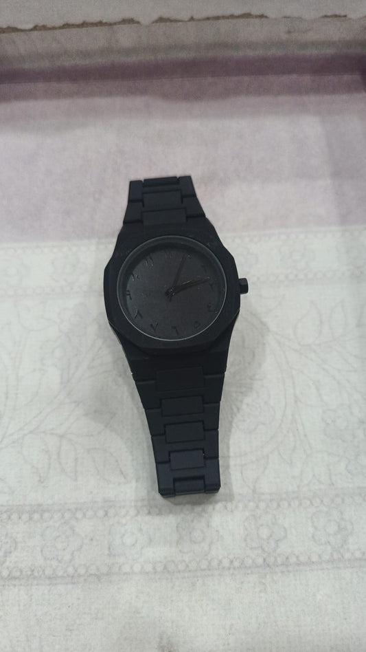 Black Minimalist Analog Watch – Stainless Steel Strap